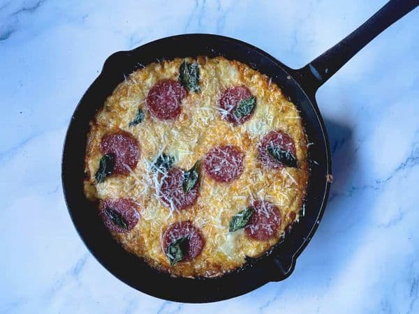 pan pizza in een skillet